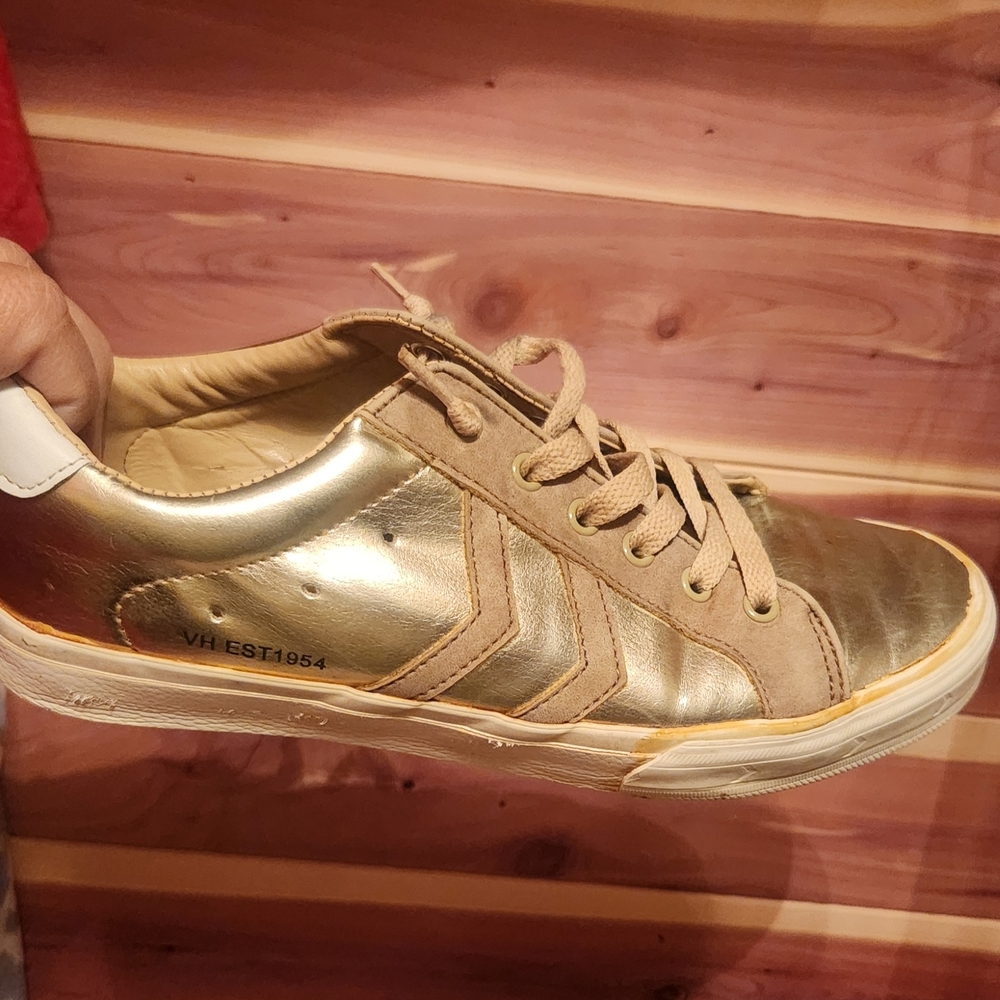 Vintage Havava Metallic Gold Low-Top Sneaker